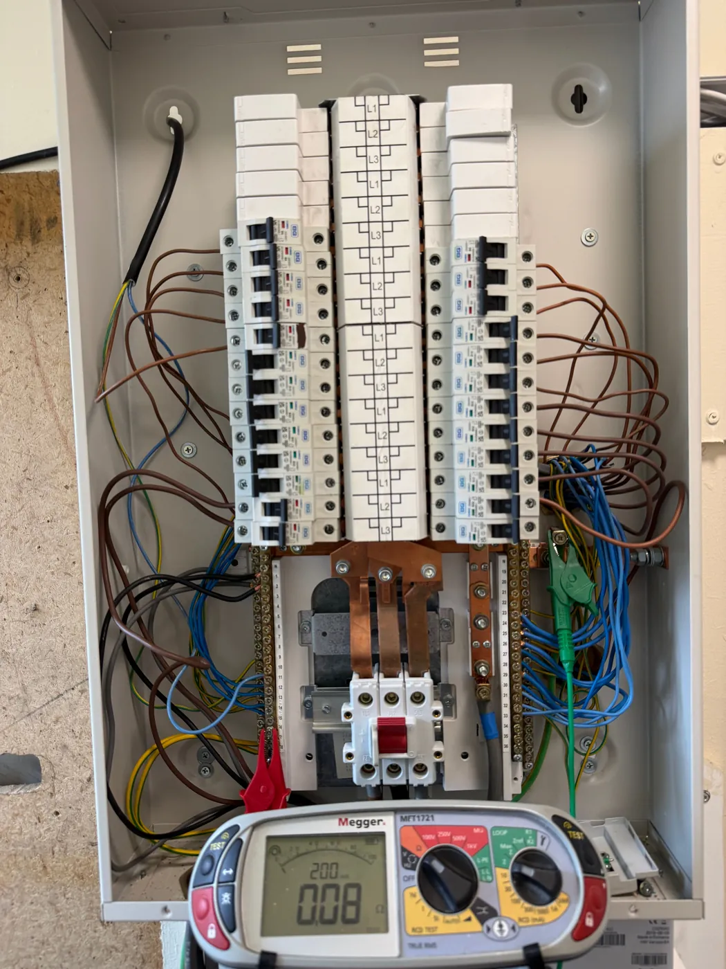 Knowire testing a consumer unit during an EICR